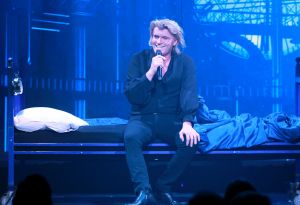 11-08-2019 SHOWBIZZ; HANS KLOK STILL GOING VERY STRONG IN LAS VEGAS. Vrijwel elke avond volle bak in het Excalibur theater. Hans en zijn team doen een show van 70 minuten en dan gaat iedereen met volle verbazing terug naar zijn slot machines in het immense grote Excalibur hotel, 4200 kamers en duizenden slot machines.
foto: Albert den Iseger