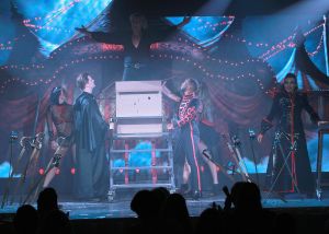 11-08-2019 SHOWBIZZ; HANS KLOK STILL GOING VERY STRONG IN LAS VEGAS. Vrijwel elke avond volle bak in het Excalibur theater. Hans en zijn team doen een show van 70 minuten en dan gaat iedereen met volle verbazing terug naar zijn slot machines in het immense grote Excalibur hotel, 4200 kamers en duizenden slot machines.
foto: Albert den Iseger