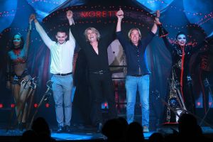 11-08-2019 SHOWBIZZ; HANS KLOK STILL GOING VERY STRONG IN LAS VEGAS. Vrijwel elke avond volle bak in het Excalibur theater. Hans en zijn team doen een show van 70 minuten en dan gaat iedereen met volle verbazing terug naar zijn slot machines in het immense grote Excalibur hotel, 4200 kamers en duizenden slot machines.
foto: Albert den Iseger