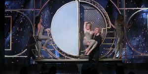 11-08-2019 SHOWBIZZ; HANS KLOK STILL GOING VERY STRONG IN LAS VEGAS. Vrijwel elke avond volle bak in het Excalibur theater. Hans en zijn team doen een show van 70 minuten en dan gaat iedereen met volle verbazing terug naar zijn slot machines in het immense grote Excalibur hotel, 4200 kamers en duizenden slot machines.
foto: Albert den Iseger