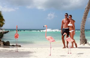 02-12-2015 SHOWBIZZ; DENNIS EN TATJANA GENIETEN VAN HUN VAKANTIE OP PRACHTIG EN VOORAL ZONNIG ARUBA.