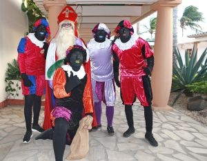 04-12-2016 SHOWBIZZ; ECHTE ZWARTE PIETEN EN SINT NICOLAAS OP ARUBA. De zwarte pieten op ARUBA moeten meer dan zwart zijn is de stel regel op dit prachtige eiland.
foto: Albert den Iseger