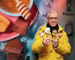 20-12-2017 SHOWBIZZ; RUDOLPH VAN VEEN HEEFT NU OOK ZIJN EIGEN IJSLIJN. Rudolph heeft nu ook een eigen ijsjes lijn, heerlijke smaken verpakt in een luxe verpakking en binnenkort in elke supermarkt verkrijgbaar.
foto: Albert den Iseger