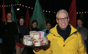 20-12-2017 SHOWBIZZ; RUDOLPH VAN VEEN HEEFT NU OOK ZIJN EIGEN IJSLIJN. Rudolph heeft nu ook een eigen ijsjes lijn, heerlijke smaken verpakt in een luxe verpakking en binnenkort in elke supermarkt verkrijgbaar.
foto: Albert den Iseger