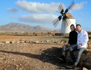 25-12-2017 SHOWBIZZ; TINO MARTIN EN PARTNER KIMBERLEY EEN WEEKJE VRIJ. Heerlijk even genieten van elkaar en FUERTEVENTURA met zijn heerlijke zon. Even een weekje bijkomen van alle drukte en de accu opladen voor het volgende jaar waarin voor TINO verschillende grote concerten gepland zijn namelijk CARRE-CIRCUS THEATER en natuurlijk weer de ZIGGO DOME.
foto: Albert den Iseger.