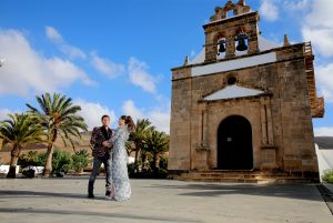 25-12-2017 SHOWBIZZ; TINO MARTIN EN PARTNER KIMBERLEY EEN WEEKJE VRIJ. Heerlijk even genieten van elkaar en FUERTEVENTURA met zijn heerlijke zon. Even een weekje bijkomen van alle drukte en de accu opladen voor het volgende jaar waarin voor TINO verschillende grote concerten gepland zijn namelijk CARRE-CIRCUS THEATER en natuurlijk weer de ZIGGO DOME.
foto: Albert den Iseger.