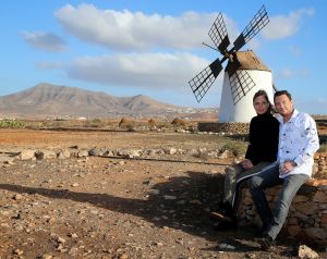 25-12-2017 SHOWBIZZ; TINO MARTIN EN PARTNER KIMBERLEY EEN WEEKJE VRIJ. Heerlijk even genieten van elkaar en FUERTEVENTURA met zijn heerlijke zon. Even een weekje bijkomen van alle drukte en de accu opladen voor het volgende jaar waarin voor TINO verschillende grote concerten gepland zijn namelijk CARRE-CIRCUS THEATER en natuurlijk weer de ZIGGO DOME.
foto: Albert den Iseger.