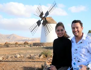 25-12-2017 SHOWBIZZ; TINO MARTIN EN PARTNER KIMBERLEY EEN WEEKJE VRIJ. Heerlijk even genieten van elkaar en FUERTEVENTURA met zijn heerlijke zon. Even een weekje bijkomen van alle drukte en de accu opladen voor het volgende jaar waarin voor TINO verschillende grote concerten gepland zijn namelijk CARRE-CIRCUS THEATER en natuurlijk weer de ZIGGO DOME.
foto: Albert den Iseger.