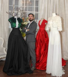 11-02-2015 SHOWBIZZ; DENNIS DIEM LAAT VROUWEN STRALEN. De Amsterdamse Couturier laat de dames stralen op hun mooiste dag. Dennis maakt de mooiste trouw jurken voor veel Nederlandse en buitenlandse dames. Ook in de SHOWBIZZ is Dennis geen onbekende meer.
foto: Albert den Iseger