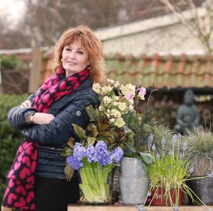 
06-02-2015 SHOWBIZZ; PATTY HARPENAU IS ONZE NIEUWE AFSLANKGURU. Een nieuw afslankboek ligt in de winkels, geschreven door Patty Harpenau en Otto Haan. Volgens intimi wordt het een best seller.
foto: Albert den Iseger.