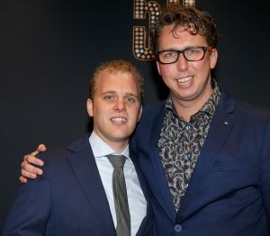 09-02-2017 SHOWBIZZ; PARTNER VAN ADJE VAN BAVEL WORDT JONGSTE BURGEMEESTER VAN NL.Tilburgse fractievoorzitter Joris Bengevoord (32) wordt jongste burgemeester van Nederland
WINTERSWIJK - De Tilburgse fractievoorzitter van GroenLinks Joris Bengevoord is donderdagavond voorgedragen als burgemeester van Winterswijk. Met zijn 32 jaar is hij de jongste burgemeester van Nederland als hij geinstalleerd wordt.Ik ben unaniem verkozen, dat geeft ontzettend veel vertrouwen, zegt hij tegen de verslaggever. Joris is al meer dan 2 jaar de partner van Adje van Bavel, bekent van het theater en als side kick van Paul de Leeuw.
foto: Albert den Iseger