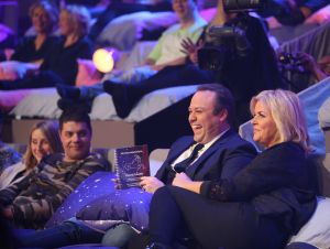 11-02-2017 SHOWBIZZ; FRANS BAUER IN BED MET IRENE MOORS.Voor de laatste aflevering van het TV programma IN BED MET IRENE was Frans Bauer uitgenodigd. Een en al gezelligheid en lol en meer dan 100.000 extra kijkers voor dit mooie programma.
Hopelijk komt het volgend jaar weer terug op de TV.
foto: Albert den Iseger