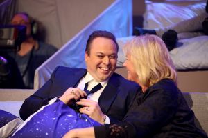 11-02-2017 SHOWBIZZ; FRANS BAUER IN BED MET IRENE MOORS.Voor de laatste aflevering van het TV programma IN BED MET IRENE was Frans Bauer uitgenodigd. Een en al gezelligheid en lol en meer dan 100.000 extra kijkers voor dit mooie programma.
Hopelijk komt het volgend jaar weer terug op de TV.
foto: Albert den Iseger