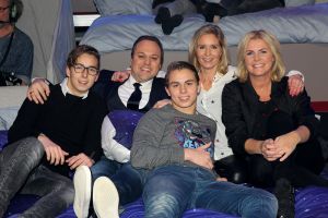 11-02-2017 SHOWBIZZ; FRANS BAUER IN BED MET IRENE MOORS.Voor de laatste aflevering van het TV programma IN BED MET IRENE was Frans Bauer uitgenodigd. Een en al gezelligheid en lol en meer dan 100.000 extra kijkers voor dit mooie programma.
Hopelijk komt het volgend jaar weer terug op de TV.
foto: Albert den Iseger