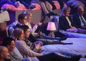 11-02-2017 SHOWBIZZ; FRANS BAUER IN BED MET IRENE MOORS.Voor de laatste aflevering van het TV programma IN BED MET IRENE was Frans Bauer uitgenodigd. Een en al gezelligheid en lol en meer dan 100.000 extra kijkers voor dit mooie programma.
Hopelijk komt het volgend jaar weer terug op de TV.
foto: Albert den Iseger