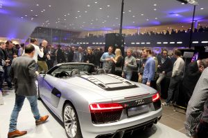 09-02-2017 NIEUWS; MARTIN SCHILDER OPENDE HET AUDI EXPERIENCE TE ALKMAAR.Het was een spectaculaire show met diverse bekende personen waaronder Jack van Gelder. Meer dan 1000 mensen waren aanwezig om de opening bij te wonen, dit ging gepaard met een lasershow die de historie van Martin Schilder uitstraalde.
Bijzondere AUDI-s waren van stal gehaald om de mensen te laten genieten van zoveel techniek en uitstraling van deze unieke auto-s. Het EXPERICIENE PAND is prachtig  geworden en zal in de toekomst ook vele automobilisten aan zich weten te binden.
foto: Albert den Iseger