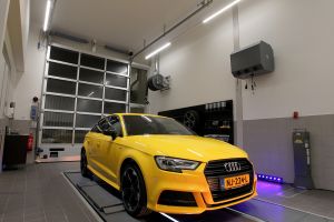 09-02-2017 NIEUWS; MARTIN SCHILDER OPENDE HET AUDI EXPERIENCE TE ALKMAAR.Het was een spectaculaire show met diverse bekende personen waaronder Jack van Gelder. Meer dan 1000 mensen waren aanwezig om de opening bij te wonen, dit ging gepaard met een lasershow die de historie van Martin Schilder uitstraalde.
Bijzondere AUDI-s waren van stal gehaald om de mensen te laten genieten van zoveel techniek en uitstraling van deze unieke auto-s. Het EXPERICIENE PAND is prachtig  geworden en zal in de toekomst ook vele automobilisten aan zich weten te binden.
foto: Albert den Iseger