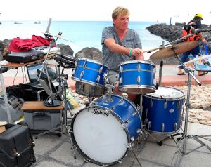 12-02-2018 SHOWBIZZ; GAAT HENNY STRAKS WEER DRUMMEN. Dat is de grote vraag na zijn zware arm operatie ten gevolge van een fietsongeluk.
foto: Albert den Iseger