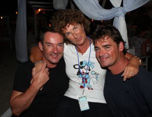 31-01-2009 SHOWBIZZ; JARIGE JOB JAN SMIT VIERT VERJAARDAG MET VRIENDEN EN FAMILIE OP OVERHEERLIJK CURACAO.Het verjaardags feestje werd er eentje om niet gauw te vergeten voor de inmiddels 24 jarige Jan Smit. Met zijn vrienden en familie werd het een knalfuif op het populaire Mambo Beach. Manager Jaap Buijs had een taart besteld van 1 meter doorsnee en excact 12.00 uur prooste iedereen op Jan zijn verjaardag, tot in de kleine uurtjes was het gezellig en genoten vrienden en familie van de zwoele nacht en de gastvrijheid van Jan en natuurlijk zijn Liza. 
foto: Albert den Iseger.