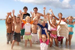 31-01-2009 SHOWBIZZ; JARIGE JOB JAN SMIT VIERT VERJAARDAG MET VRIENDEN EN FAMILIE OP OVERHEERLIJK CURACAO.Het verjaardags feestje werd er eentje om niet gauw te vergeten voor de inmiddels 24 jarige Jan Smit. Met zijn vrienden en familie werd het een knalfuif op het populaire Mambo Beach. Manager Jaap Buijs had een taart besteld van 1 meter doorsnee en excact 12.00 uur prooste iedereen op Jan zijn verjaardag, tot in de kleine uurtjes was het gezellig en genoten vrienden en familie van de zwoele nacht en de gastvrijheid van Jan en natuurlijk zijn Liza. 
foto: Albert den Iseger.