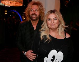 
 30-01-2017 SHOWBIZZ; AL WEER VOOR DE 35STE KEER DE GEELS AWARDS-NIEUWJAARSPARTY. Populariteit Awards
Traditiegetrouw worden tijdens de Geels Nieuwjaarsparty de Populariteit Awards uitgereikt. Dit jaar mogen de volgende artiesten hun prijs in ontvangst nemen: Shirma Rouse, Tim Douwsma, Wolter Kroes, Tino Martin, O G3NE, The Dirty Daddies, Laura Beekman,Ingrid Simons , Steffen Morrison en Het Feestteam . De awards worden geheel in stijl uitgereikt door verschillende BN ers, waaronder Gerard Joling. 

Populariteit Awards 2016     Geels Nieuwjaarsparty
 
Categorie: 
Meest geboekte Festival band 
en Landelijke doorbraak2016
ARSTIEST: THE DIRTY DADDIES,  Award wordt uitgereikt door Bobbi Eden
 
Categorie: Succesvolste meidengroep en grote doorbraak 2016
Artiest: O 3GENE, Award wordt uitgereikt door Gerard Joling
 
Categorie: Singer songwriter, Upcoming music artiest  
ARTIEST: LAURA BEEKMAN
 
Categorie, Beste Zanger 2016
Artiest: Tino MARTIN

Categorie
Leukste jonge TV Persoonlijkheid 2016
TIM DOUWSMA
 
Categorie: Meest opvallend album 2016
Artiest: WOLTER KROES
 
Categorie: Meest opvallende en succesvolle soulzangeres 2016
Artiest: SHIRMA ROUSE
 
Categorie:   Oeuvre Award?
Artiest: INGRID SIMONS
 
Categorie:   Beste Feest act 2016
Artiest: HET FEESTTEAM
 30-01-2017 SHOWBIZZ; AL WEER VOOR DE 35STE KEER DE GEELS AWARDS-NIEUWJAARSPARTY. Populariteit Awards
Traditiegetrouw worden tijdens de Geels Nieuwjaarsparty de Populariteit Awards uitgereikt. Dit jaar mogen de volgende artiesten hun prijs in ontvangst nemen: Shirma Rouse, Tim Douwsma, Wolter Kroes, Tino Martin, O G3NE, The Dirty Daddies, Laura Beekman,Ingrid Simons , Steffen Morrison en Het Feestteam . De awards worden geheel in stijl uitgereikt door verschillende BN ers, waaronder Gerard Joling. 

Populariteit Awards 2016     Geels Nieuwjaarsparty
 
Categorie: 
Meest geboekte Festival band 
en Landelijke doorbraak2016
ARSTIEST: THE DIRTY DADDIES,  Award wordt uitgereikt door Bobbi Eden
 
Categorie: Succesvolste meidengroep en grote doorbraak 2016
Artiest: O 3GENE, Award wordt uitgereikt door Gerard Joling
 
Categorie: Singer songwriter, Upcoming music artiest  
ARTIEST: LAURA BEEKMAN
 
Categorie, Beste Zanger 2016
Artiest: Tino MARTIN

Categorie
Leukste jonge TV Persoonlijkheid 2016
TIM DOUWSMA
 
Categorie: Meest opvallend album 2016
Artiest: WOLTER KROES
 
Categorie: Meest opvallende en succesvolle soulzangeres 2016
Artiest: SHIRMA ROUSE
 30-01-2017 SHOWBIZZ; AL WEER VOOR DE 35STE KEER DE GEELS AWARDS-NIEUWJAARSPARTY. Populariteit Awards
Traditiegetrouw worden tijdens de Geels Nieuwjaarsparty de Populariteit Awards uitgereikt. Dit jaar mogen de volgende artiesten hun prijs in ontvangst nemen: Shirma Rouse, Tim Douwsma, Wolter Kroes, Tino Martin, O G3NE, The Dirty Daddies, Laura Beekman,Ingrid Simons , Steffen Morrison en Het Feestteam . De awards worden geheel in stijl uitgereikt door verschillende BN ers, waaronder Gerard Joling. 

Populariteit Awards 2016     Geels Nieuwjaarsparty
 
Categorie: 
Meest geboekte Festival band 
en Landelijke doorbraak2016
ARSTIEST: THE DIRTY DADDIES,  Award wordt uitgereikt door Bobbi Eden
 
Categorie: Succesvolste meidengroep en grote doorbraak 2016
Artiest: O 3GENE, Award wordt uitgereikt door Gerard Joling
 
Categorie: Singer songwriter, Upcoming music artiest  
ARTIEST: LAURA BEEKMAN
 
Categorie, Beste Zanger 2016
Artiest: Tino MARTIN

Categorie
Leukste jonge TV Persoonlijkheid 2016
TIM DOUWSMA
 
Categorie: Meest opvallend album 2016
Artiest: WOLTER KROES
 
Categorie: Meest opvallende en succesvolle soulzangeres 2016
Artiest: SHIRMA ROUSE
 
Categorie:   Oeuvre Award?
Artiest: INGRID SIMONS
 
Categorie:   Beste Feest act 2016
Artiest: HET FEESTTEAM
 
Categorie:  Beste Live performer Classic old Soul 2016
Artiest: STEFFEN MORRISON
 
Cat30-01-2017 SHOWBIZZ; AL WEER VOOR DE 35STE KEER DE GEELS AWARDS-NIEUWJAARSPARTY. Populariteit Awards
Traditiegetrouw worden tijdens de Geels Nieuwjaarsparty de Populariteit Awards uitgereikt. Dit jaar mogen de volgende artiesten hun prijs in ontvangst nemen: Shirma Rouse, Tim Douwsma, Wolter Kroes, Tino Martin, O G3NE, The Dirty Daddies, Laura Beekman,Ingrid Simons , Steffen Morrison en Het Feestteam . De awards worden geheel in stijl uitgereikt door verschillende BN ers, waaronder Gerard Joling. 

Populariteit Awards 2016     Geels Nieuwjaarsparty
 
Categorie: 
Meest geboekte Festival band 
en Landelijke doorbraak2016
ARSTIEST: THE DIRTY DADDIES,  Award wordt uitgereikt door Bobbi Eden
 
Categorie: Succesvolste meidengroep en grote doorbraak 2016
Artiest: O 3GENE, Award wordt uitgereikt door Gerard Joling
 
Categorie: Singer songwriter, Upcoming music artiest  
ARTIEST: LAURA BEEKMAN
 
Categorie, Beste Zanger 2016
Artiest: Tino MARTIN

Categorie
Leukste jonge TV Persoonlijkheid 2016
TIM DOUWSMA
 
Categorie: Meest opvallend album 2016
Artiest: WOLTER KROES
 
Categorie: Meest opvallende en succesvolle soulzangeres 2016
Artiest: SHIRMA ROUSE
 
Categorie:   Oeuvre Award?
Artiest: INGRID SIMONS
 
Categorie:   Beste Feest act 2016
Artiest: HET FEESTTEAM
 
Categorie:  Beste Live performer Classic old Soul 2016
Artiest: STEFFEN MORRISON
 egorie:   Oeuvre Award?
Artiest: INGRID SIMONS
 
Categorie:   Beste Feest act 2016
Artiest: HET FEESTTEAM
 
Categorie:  Beste Live performer Classic old Soul 2016
Artiest: STEFFEN MORRISON
 
Categorie:  Beste Live performer Classic old Soul 2016
Artiest: STEFFEN MORRISON
Foto: Albert den Iseger