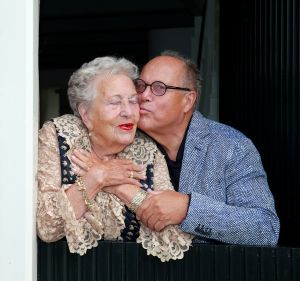 20-01-2017 SHOWBIZZ; MOEDER VAN JOOP BRAAKHEKKE VAN 106 JAAR VREDIG INGESLAPEN. 41 dagen na het overlijden van haar zoon JOOP is moeder LOEK vredig ingeslapen thuis in HINDELOPEN. Vredig en in alle rust, aldus de familie, maar gelukkig ook zonder besef dat JOOP haar voor jaar op 8 December al was voorgegaan.
foto: Albert den Iseger