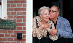 20-01-2017 SHOWBIZZ; MOEDER VAN JOOP BRAAKHEKKE VAN 106 JAAR VREDIG INGESLAPEN. 41 dagen na het overlijden van haar zoon JOOP is moeder LOEK vredig ingeslapen thuis in HINDELOPEN. Vredig en in alle rust, aldus de familie, maar gelukkig ook zonder besef dat JOOP haar voor jaar op 8 December al was voorgegaan.
foto: Albert den Iseger