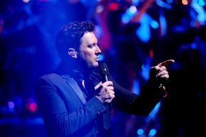 29-01-2018 SHOWBIZZ; TINO MARTIN LAAT HET AFAS CIRCUSTHEATER DE SFEER PROEVEN. De sfeer van mooie muziek,gezelligheid en genieten. Het kon allemaal niet op in het circus theater. Tino Martin liet een uitverkocht Circus Theater vooral genieten van de mooie muziek.Gasten als Gin Dutch en Hans Kap maakte de avond compleet. Scheveningen kijkt nu al uit naar de volgende editie.
foto: Albert den Iseger