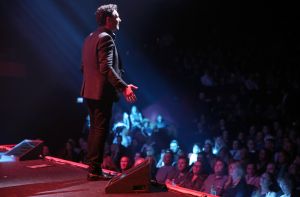 29-01-2018 SHOWBIZZ; TINO MARTIN LAAT HET AFAS CIRCUSTHEATER DE SFEER PROEVEN. De sfeer van mooie muziek,gezelligheid en genieten. Het kon allemaal niet op in het circus theater. Tino Martin liet een uitverkocht Circus Theater vooral genieten van de mooie muziek.Gasten als Gin Dutch en Hans Kap maakte de avond compleet. Scheveningen kijkt nu al uit naar de volgende editie.
foto: Albert den Iseger