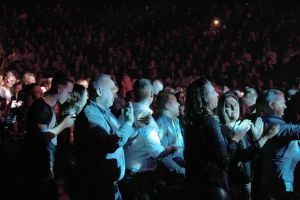 29-01-2018 SHOWBIZZ; TINO MARTIN LAAT HET AFAS CIRCUSTHEATER DE SFEER PROEVEN. De sfeer van mooie muziek,gezelligheid en genieten. Het kon allemaal niet op in het circus theater. Tino Martin liet een uitverkocht Circus Theater vooral genieten van de mooie muziek.Gasten als Gin Dutch en Hans Kap maakte de avond compleet. Scheveningen kijkt nu al uit naar de volgende editie.
foto: Albert den Iseger