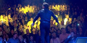 29-01-2018 SHOWBIZZ; TINO MARTIN LAAT HET AFAS CIRCUSTHEATER DE SFEER PROEVEN. De sfeer van mooie muziek,gezelligheid en genieten. Het kon allemaal niet op in het circus theater. Tino Martin liet een uitverkocht Circus Theater vooral genieten van de mooie muziek.Gasten als Gin Dutch en Hans Kap maakte de avond compleet. Scheveningen kijkt nu al uit naar de volgende editie.
foto: Albert den Iseger