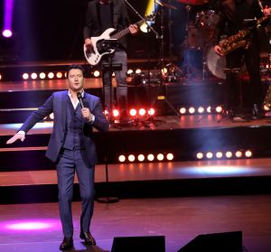 28-01-2018 SHOWBIZZ; TINO MARTIN STAAT IN HET AMSTERDAMSE CARRE EN BLAAST HET DAK ERAF. Tot de laatste stoel uitverkocht. een giga concert van Tino Martin deed de zaal ontploffen, het dak eraf en mensen gingen mee in het muzikale feest van Tino Martin. Een super avond voor de 1600 fans.
foto: Albert den Iseger