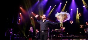 28-01-2018 SHOWBIZZ; TINO MARTIN STAAT IN HET AMSTERDAMSE CARRE EN BLAAST HET DAK ERAF. Tot de laatste stoel uitverkocht. een giga concert van Tino Martin deed de zaal ontploffen, het dak eraf en mensen gingen mee in het muzikale feest van Tino Martin. Een super avond voor de 1600 fans.
foto: Albert den Iseger