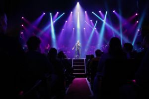 28-01-2018 SHOWBIZZ; TINO MARTIN STAAT IN HET AMSTERDAMSE CARRE EN BLAAST HET DAK ERAF. Tot de laatste stoel uitverkocht. een giga concert van Tino Martin deed de zaal ontploffen, het dak eraf en mensen gingen mee in het muzikale feest van Tino Martin. Een super avond voor de 1600 fans.
foto: Albert den Iseger