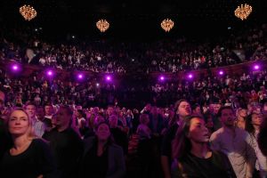 28-01-2018 SHOWBIZZ; TINO MARTIN STAAT IN HET AMSTERDAMSE CARRE EN BLAAST HET DAK ERAF. Tot de laatste stoel uitverkocht. een giga concert van Tino Martin deed de zaal ontploffen, het dak eraf en mensen gingen mee in het muzikale feest van Tino Martin. Een super avond voor de 1600 fans.
foto: Albert den Iseger