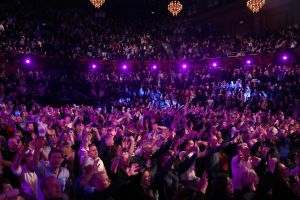 28-01-2018 SHOWBIZZ; TINO MARTIN STAAT IN HET AMSTERDAMSE CARRE EN BLAAST HET DAK ERAF. Tot de laatste stoel uitverkocht. een giga concert van Tino Martin deed de zaal ontploffen, het dak eraf en mensen gingen mee in het muzikale feest van Tino Martin. Een super avond voor de 1600 fans.
foto: Albert den Iseger