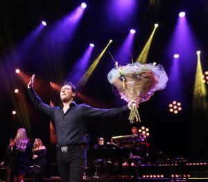 28-01-2018 SHOWBIZZ; TINO MARTIN STAAT IN HET AMSTERDAMSE CARRE EN BLAAST HET DAK ERAF. Tot de laatste stoel uitverkocht. een giga concert van Tino Martin deed de zaal ontploffen, het dak eraf en mensen gingen mee in het muzikale feest van Tino Martin. Een super avond voor de 1600 fans.
foto: Albert den Iseger