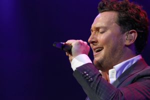 28-01-2018 SHOWBIZZ; TINO MARTIN STAAT IN HET AMSTERDAMSE CARRE EN BLAAST HET DAK ERAF. Tot de laatste stoel uitverkocht. een giga concert van Tino Martin deed de zaal ontploffen, het dak eraf en mensen gingen mee in het muzikale feest van Tino Martin. Een super avond voor de 1600 fans.
foto: Albert den Iseger