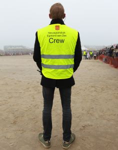 01-01-2020 NIEUWS; EGMOND AAN ZEE NIEUWJAARS DUIK. Duizenden dare dievils sprongen spontaan in de koude Noordzee vol met energie en adrenaline.Het was weer een groot succes en het word elk jaar drukker en drukker.
foto: Albert den Iseger 