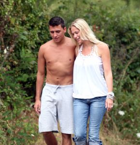 28-07-2009 SHOWBIZZ; LIZA EN JAN SMIT OP LIEFDES VAKANTIE IN FRANKRIJK. Liza Plat en Jan Smit waren samen vertrokken voor een liefdes vakantie op het platte land van Frankrijk. Weg van media en fotografen. Het Prive speurneuzen team wist hen na enkele dagen toch te vinden. Jan sportief als altijd vond het een wereldprestatie dat we hem gevonden hadden en werkte volledig mee aan een indrukwekkende liefdes fotoreportage.
foto: Albert den Iseger.