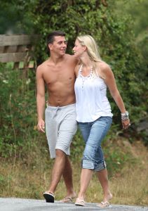 28-07-2009 SHOWBIZZ; LIZA EN JAN SMIT OP LIEFDES VAKANTIE IN FRANKRIJK. Liza Plat en Jan Smit waren samen vertrokken voor een liefdes vakantie op het platte land van Frankrijk. Weg van media en fotografen. Het Prive speurneuzen team wist hen na enkele dagen toch te vinden. Jan sportief als altijd vond het een wereldprestatie dat we hem gevonden hadden en werkte volledig mee aan een indrukwekkende liefdes fotoreportage.
foto: Albert den Iseger.28-07-2009 SHOWBIZZ; LIZA EN JAN SMIT OP LIEFDES VAKANTIE IN FRANKRIJK. Liza Plat en Jan Smit waren samen vertrokken voor een liefdes vakantie op het platte land van Frankrijk. Weg van media en fotografen. Het Prive speurneuzen team wist hen na enkele dagen toch te vinden. Jan sportief als altijd vond het een wereldprestatie dat we hem gevonden hadden en werkte volledig mee aan een indrukwekkende liefdes fotoreportage.
foto: Albert den Iseger.