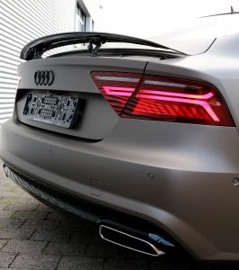 16-07-2015 SHOWBIZZ; KOEN VERWEIJ KRIJGT NIEUWE AUDI A7 SPORTBACK VAN MARTIN SCHILDER TE ALKMAAR. De WK schaatser mag voortaan rondrijden in een echt race monster van MARTIN SCHILDER uit Alkmaar. de met enkele honderden PK s uitgeruste AUDI A7 zal Koen veilig overal heen brengen. Hij is haastig op zoek naar een nieuwe schaats ploeg zo vertelde hij.
foto: Albert den Iseger