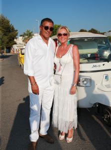 21-07-2015 SHOWBIZZ; WESLEY EN YOLANTHE GAVEN EEN LIEFDESFEEST OP EEN TE HEET IBIZA. 150 gasten genoten van hun 5 jarig huwelijksfeest. Gasten hoorde ook het ware verhaal omtrent de zwangerschap van Yolanthe.Het was er heet druk en vooral gezellig.
foto: Albert den Iseger