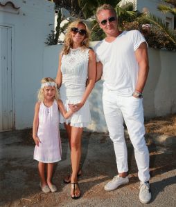 21-07-2015 SHOWBIZZ; WESLEY EN YOLANTHE GAVEN EEN LIEFDESFEEST OP EEN TE HEET IBIZA. 150 gasten genoten van hun 5 jarig huwelijksfeest. Gasten hoorde ook het ware verhaal omtrent de zwangerschap van Yolanthe.Het was er heet druk en vooral gezellig.
foto: Albert den Iseger