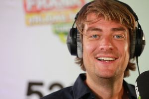 15-07-2016 SHOWBIZZ; FRANK DANE EN RADIO 538 OP VISITE BIJ HENNY HUISMAN.
Het was weer een prachtige radio 538 show in de tuin bij Henny Huisman. Veel lachen, grapjes en helemaal uit Groningen was daar de enige echte JACQUES D ANCONA als gast voor zijn vriend Henny Huisman. Op het prachtige landgoed van Nikki en Frank Lacroix in Bakkum was het een en al gezelligheid.
foto: Albert den Iseger