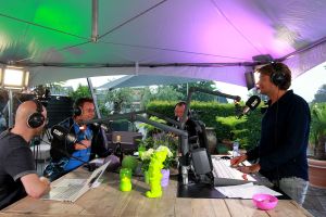 04-07-2016 SHOWBIZZ; GERARD JOLING BIJ FRANK DANA IN DE FRANK EN VRIJDAG SHOW. Op radio 538 is elke vrijdagavond  de Frank en Vrijdag show. Nu op visite bij Gerard Joling in de tuin. Het was weer lachen, gieren en brullen, thuis bij Gerard. Luister en huiver op deze vrijdagavond radio show, bol van onthullingen,knipoogjes en vooral veel lachen.
foto: Albert den Iseger