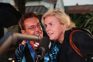 04-07-2016 SHOWBIZZ; GERARD JOLING BIJ FRANK DANA IN DE FRANK EN VRIJDAG SHOW. Op radio 538 is elke vrijdagavond  de Frank en Vrijdag show. Nu op visite bij Gerard Joling in de tuin. Het was weer lachen, gieren en brullen, thuis bij Gerard. Luister en huiver op deze vrijdagavond radio show, bol van onthullingen,knipoogjes en vooral veel lachen.
foto: Albert den Iseger