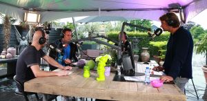 04-07-2016 SHOWBIZZ; GERARD JOLING BIJ FRANK DANA IN DE FRANK EN VRIJDAG SHOW. Op radio 538 is elke vrijdagavond  de Frank en Vrijdag show. Nu op visite bij Gerard Joling in de tuin. Het was weer lachen, gieren en brullen, thuis bij Gerard. Luister en huiver op deze vrijdagavond radio show, bol van onthullingen,knipoogjes en vooral veel lachen.
foto: Albert den Iseger