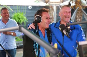 04-07-2016 SHOWBIZZ; GERARD JOLING BIJ FRANK DANA IN DE FRANK EN VRIJDAG SHOW. Op radio 538 is elke vrijdagavond  de Frank en Vrijdag show. Nu op visite bij Gerard Joling in de tuin. Het was weer lachen, gieren en brullen, thuis bij Gerard. Luister en huiver op deze vrijdagavond radio show, bol van onthullingen,knipoogjes en vooral veel lachen.
foto: Albert den Iseger