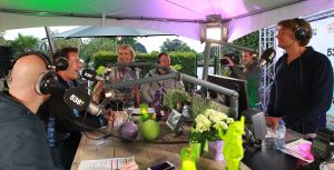 04-07-2016 SHOWBIZZ; GERARD JOLING BIJ FRANK DANA IN DE FRANK EN VRIJDAG SHOW. Op radio 538 is elke vrijdagavond  de Frank en Vrijdag show. Nu op visite bij Gerard Joling in de tuin. Het was weer lachen, gieren en brullen, thuis bij Gerard. Luister en huiver op deze vrijdagavond radio show, bol van onthullingen,knipoogjes en vooral veel lachen.
foto: Albert den Iseger